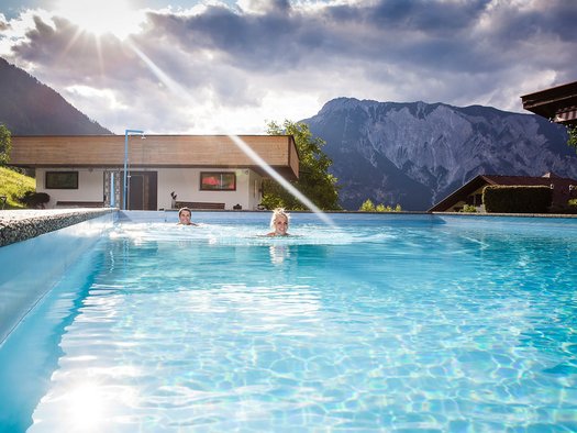 Refreshment with a panoramic view of the front Ötztal