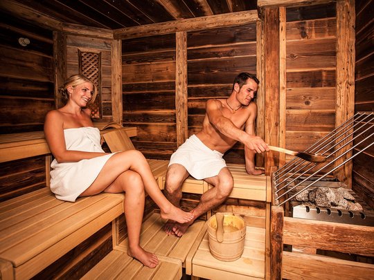 Aufguss in der Sauna im Ötztal