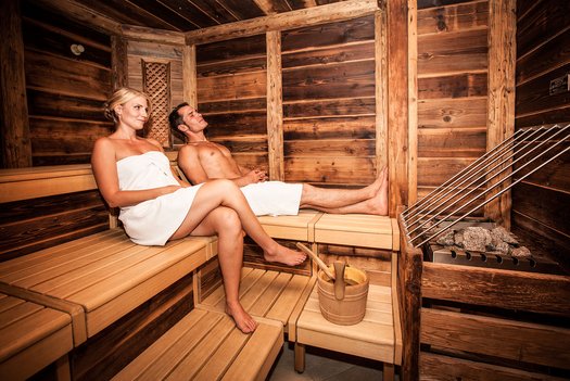 [Translate to EN:] Tiroler Bio Kräutersauna im Ötztal