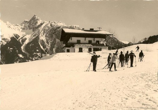 Skifahren "Anno Schnee:-)" direkt vor dem Hotel im Ötztal