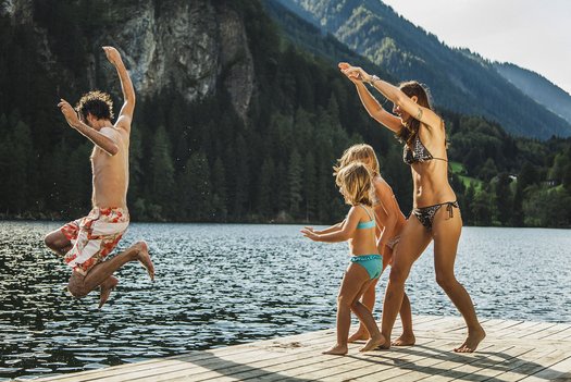 [Translate to EN:] Badesee Ötztal in Tirol