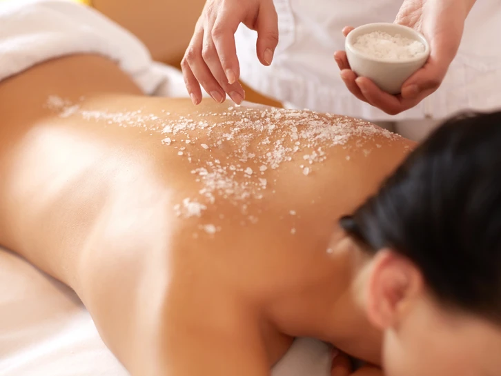 Body Treatments Herbal salt peeling in the wellness holiday in Ötztal