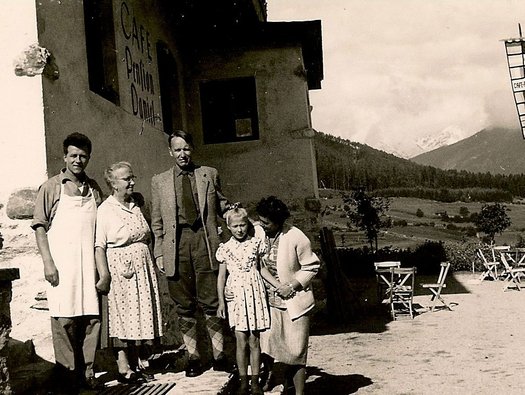 The Pohl family in front of the Hotel Daniel in Sautens in Ötztal