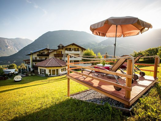 Panoramaruheliegen bei Sonnenaufgang im Ötztal