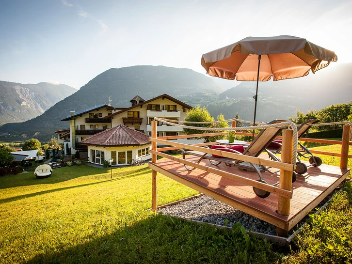 Panoramaruheliegen bei Sonnenaufgang im Ötztal