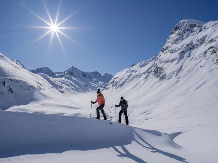 Winter hiking to rustic huts in the Ötztal Winter hiking to rustic huts in the Ötztal