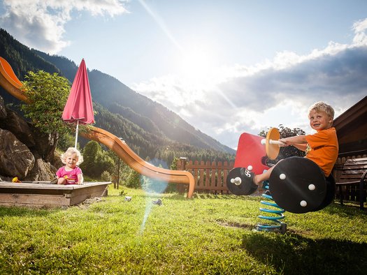 Spielplatz direkt beim Hotel Daniel in Sautens